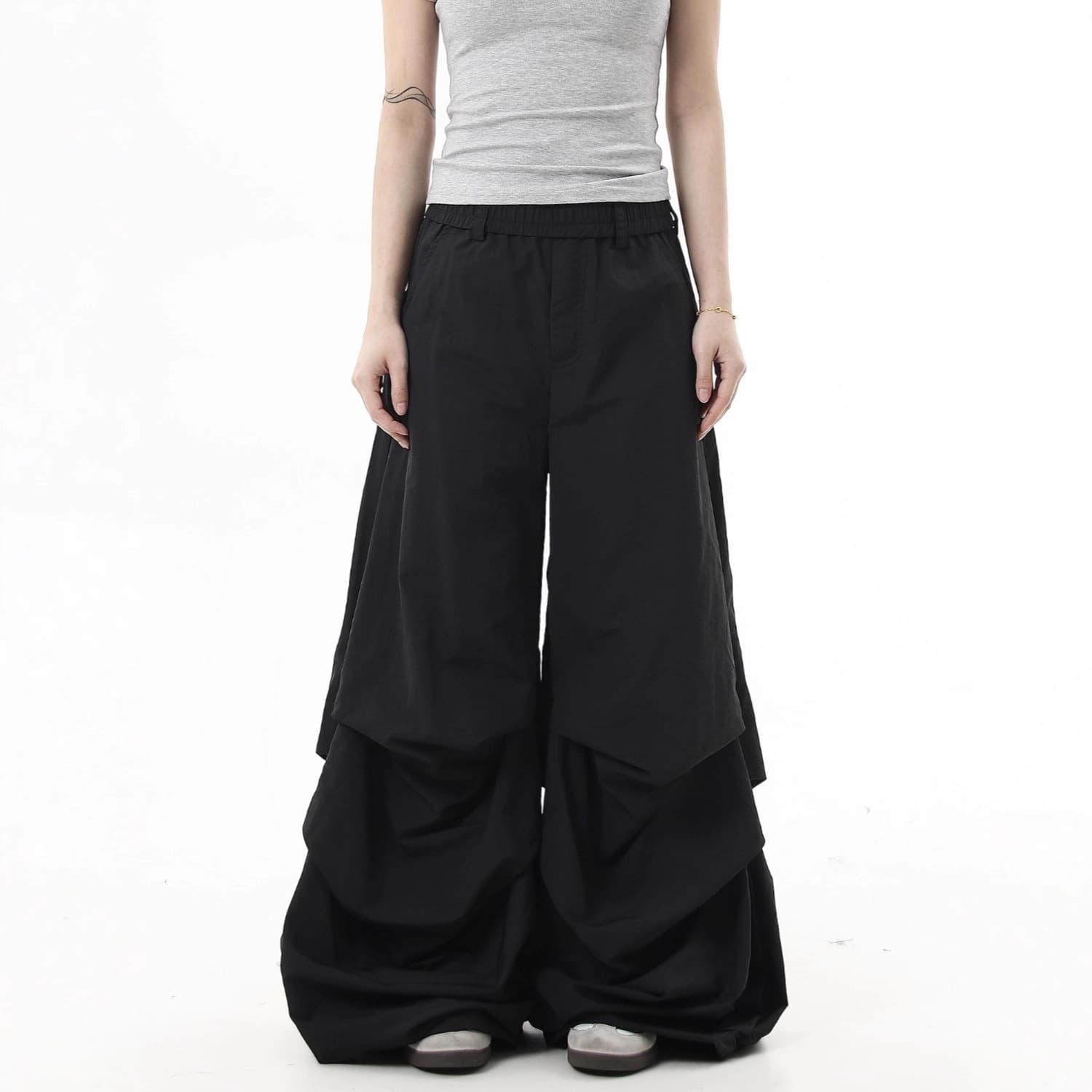 2025 New Arrival American Vintage Design Black Pleated Parachute Pants for Men and Women, Micro-Flared Wide-Leg Casual Pants, Summer