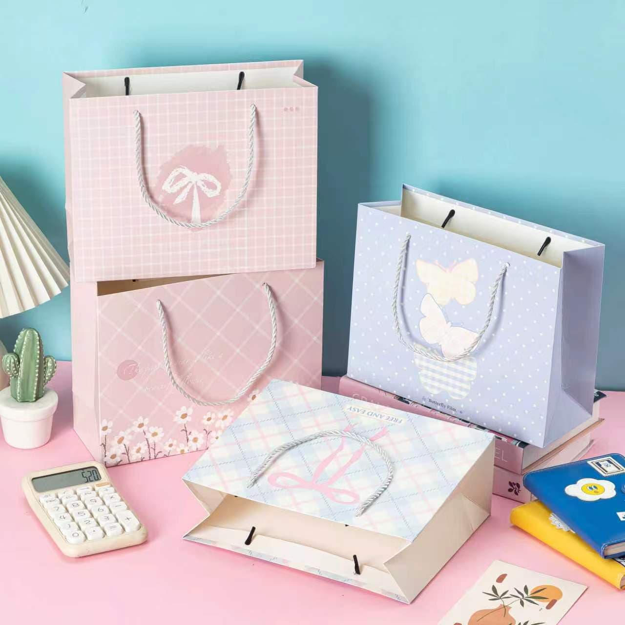 New Horizontal Gift Bag with Flower and Bow, Exquisite Gift Bag, Factory Direct Wholesale