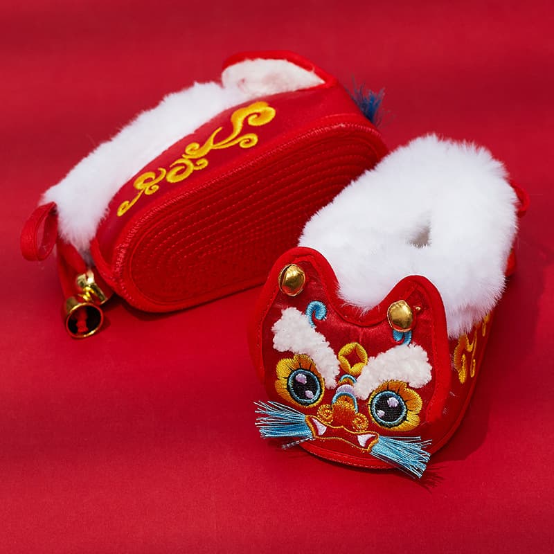 Auspicious cloud embroidered soft-soled cotton shoes, tiger head shoes, boys' and girls' preschool walking shoes, infant dragon head handmade cloth shoes
