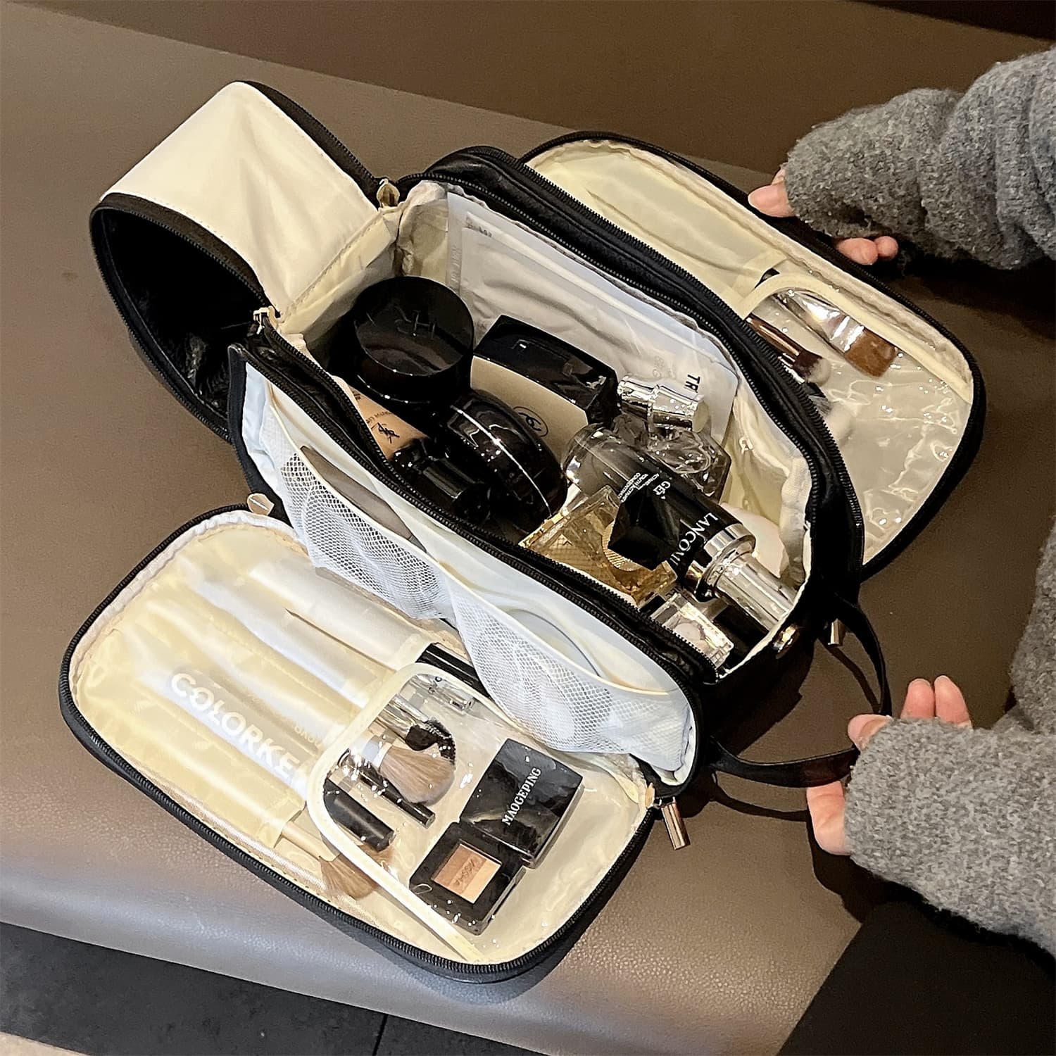2026 New High-End Large Capacity Travel Toiletry Bag for Women, Portable Cosmetic Organizer with Compartments