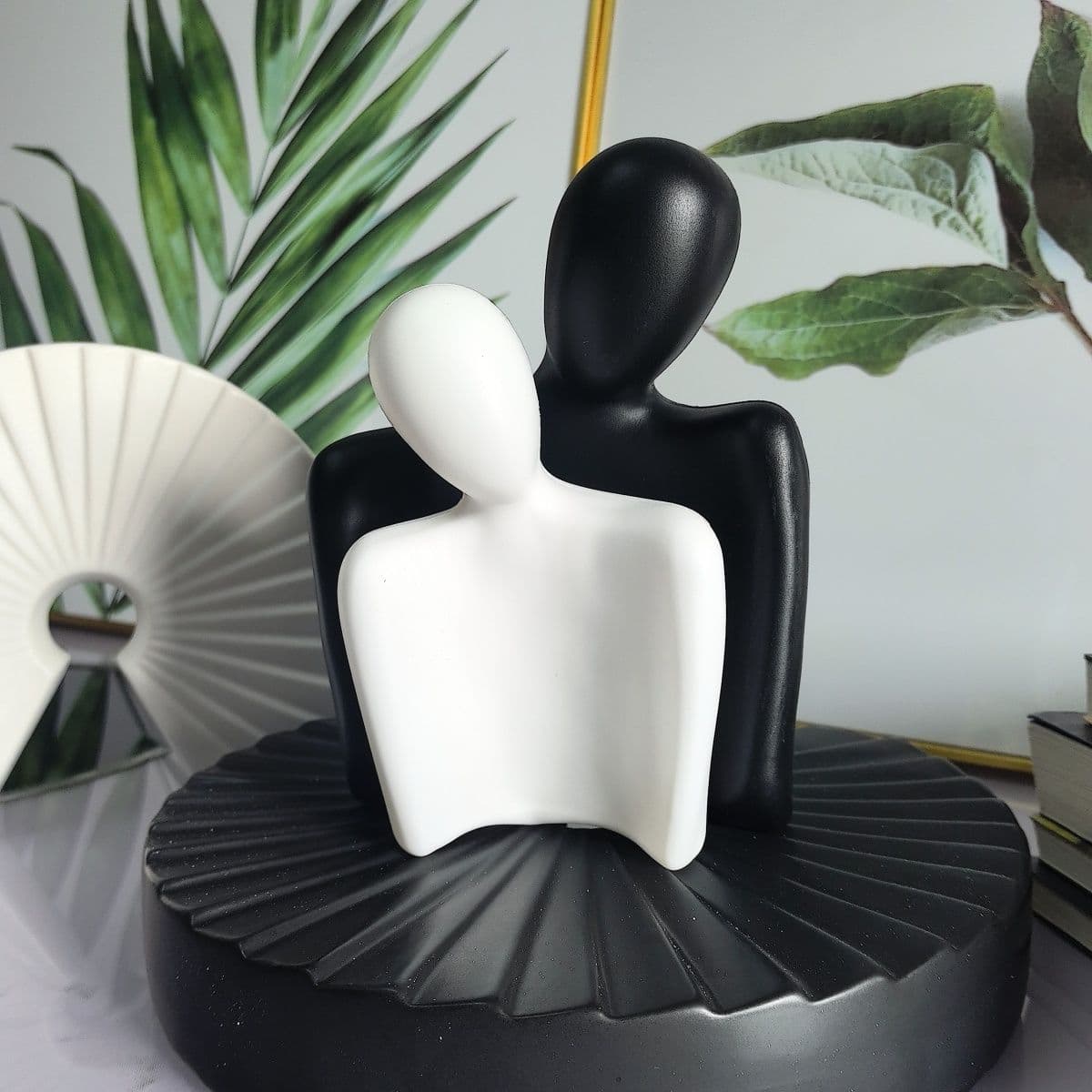 Creative simple black and white art ornaments home living room wine cabinet TV cabinet furnishings office soft decorations