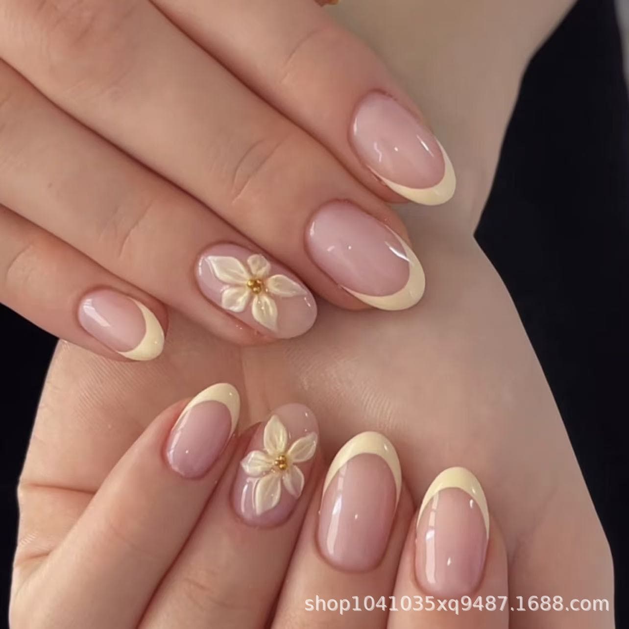 Cross-border Trade Minimalist French Wearable Nails Short Round Flower Rhinestone Manicure Press-On Nails Light Luxury Fake Nails Wholesale