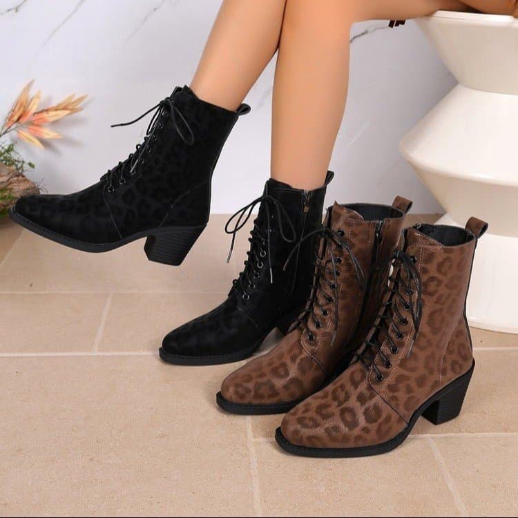 2026 New Autumn Winter Vintage Suede Western Cowboy Boots Versatile Chunky Mid Heel Short Ankle Stacked Boots Stylish Outfit