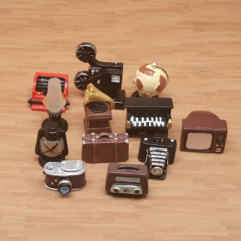 Nostalgic Home Appliances, Radios, Phonographs, Typewriters, Televisions, Cameras, Retro Dollhouse Model Accessories