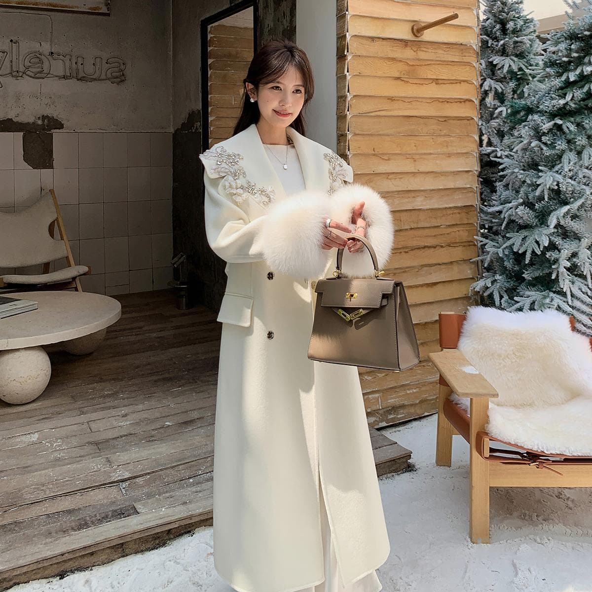 Heavy-Duty Rhinestone Studded Large Lapel High-End Double-Faced Cashmere Coat for Women, Woolen Outerwear with Fox Fur Cuffs
