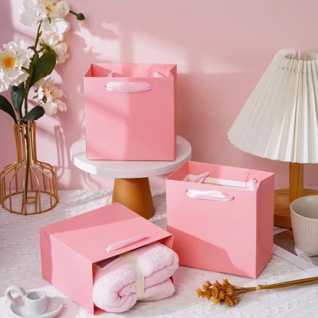 Yisheng Paper Bag Custom Gift Bag, Christmas Gift Bag and Wrapping Paper with Handle, Heavy Duty Gift