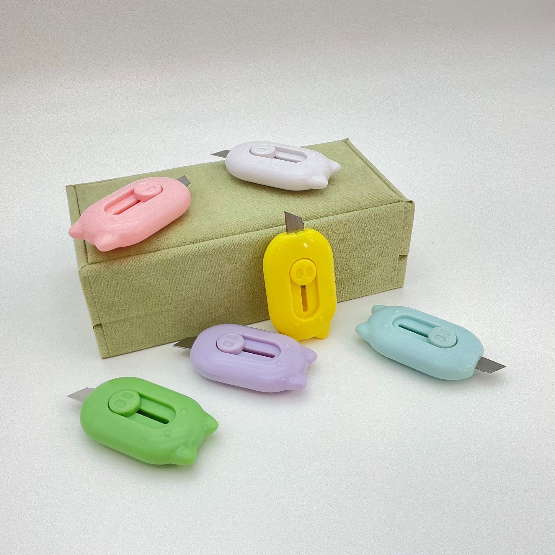 Source Factory Direct Shipping for Pig-shaped Utility Knife, Cartoon DIY Unboxing Knife, Candy-colored Compact Office Engraving Knife