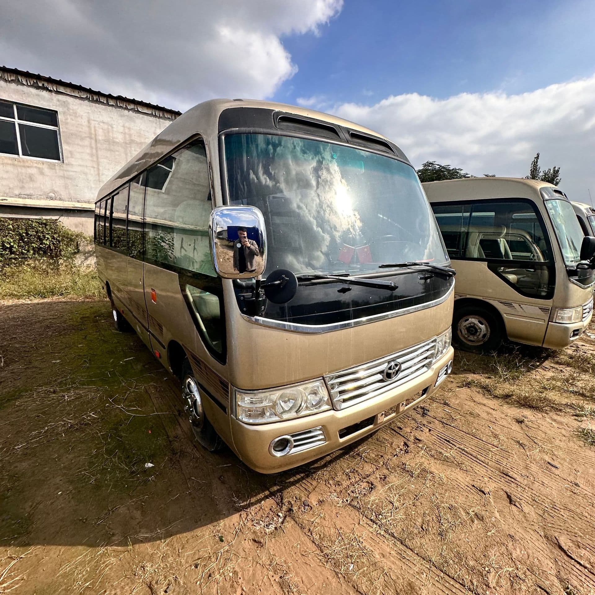 Cross-border supply luxury bus Coaster 19-23 seater minibus in good condition, in stock
