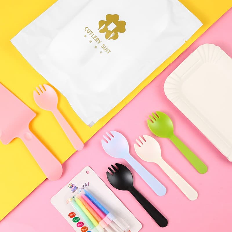 Birthday cake cutlery paper plate set, disposable plates and forks, baking plates, forks and dishes combination