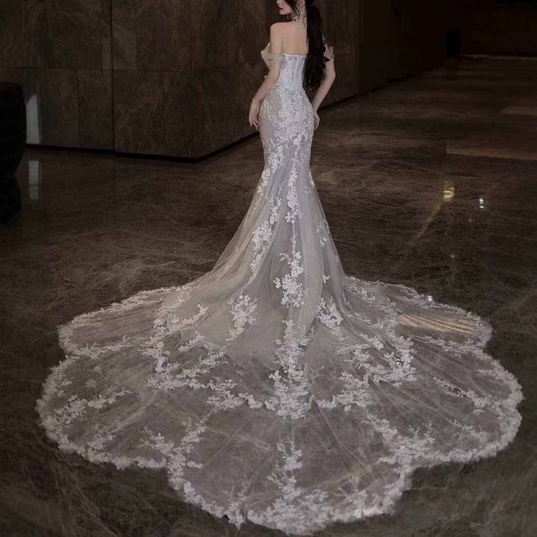 Wedding Dress Strapless Fitted Mermaid Light Wedding Gown Lace Slimming Bride Main Dress Petal Hem