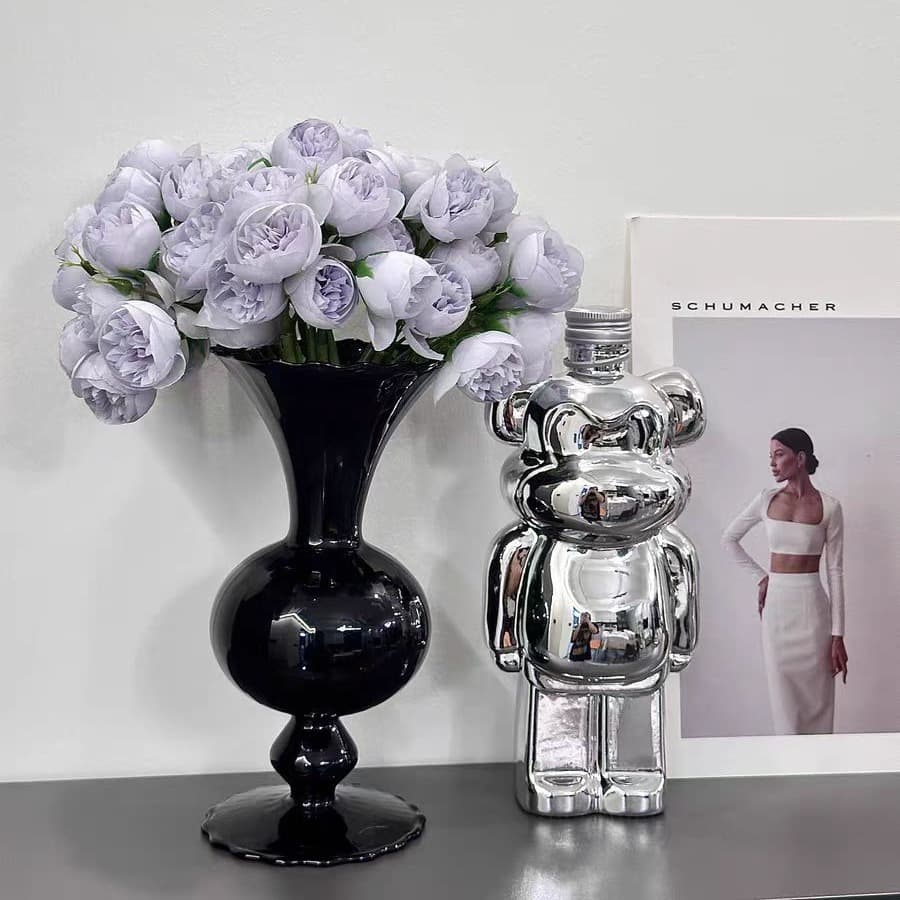Xiaohongshu's hot style simple middle-aged black glass vase and flower vessel living room dining table high-end decorative ornaments