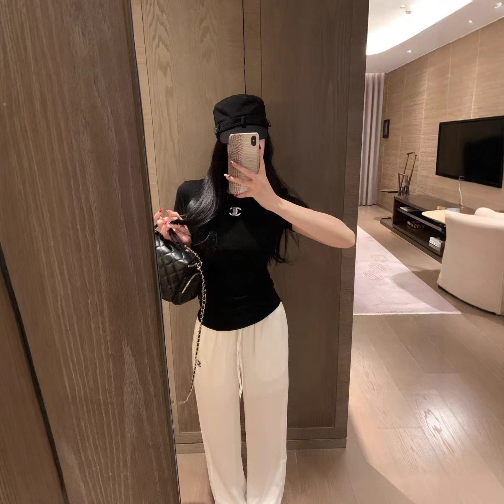 25SS High-End Chanel-Style Black and White Versatile Slim-Fit Simple Cotton Ribbed Embroidered Top