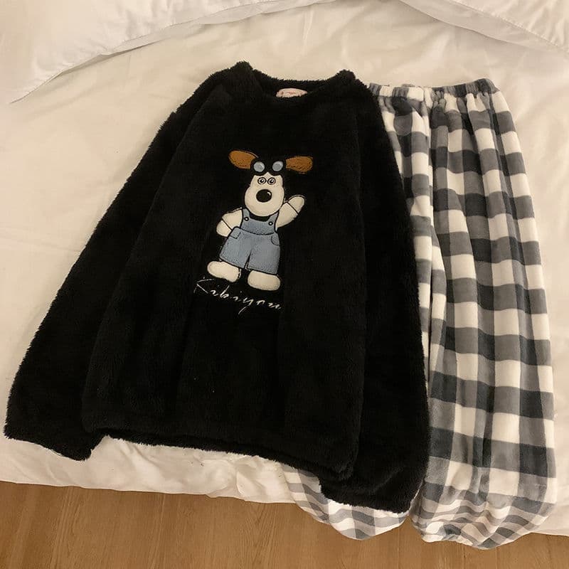 2025 New Coral Velvet Winter Style Plus Velvet Thickened Cartoon Bear Couple Pajamas Women’s Home Clothes Men Can Wear Outside