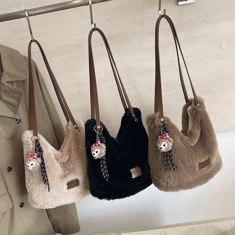 Autumn Winter Handbag 2026 New Outdoor Casual Handbag Plush Niche Design Textured Shoulder Crossbody Bag