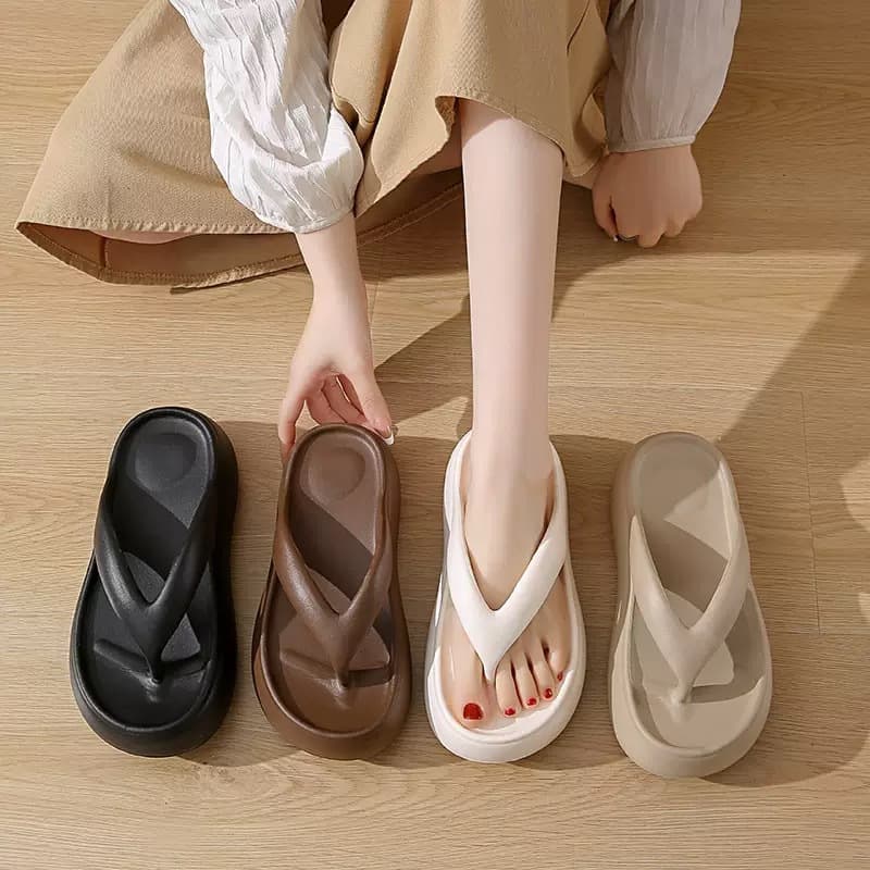 2025 Trending Flip-Flops for Women Summer Outerwear Solid Color Thick Sole Clip-Toe Internet Viral Seaside Beach Premium Sandals