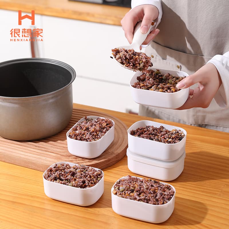 New product: Grain and vegetable restorage container, microwaveable, suitable for lunch, office snacks, and fruit restorage. PP restorage box.