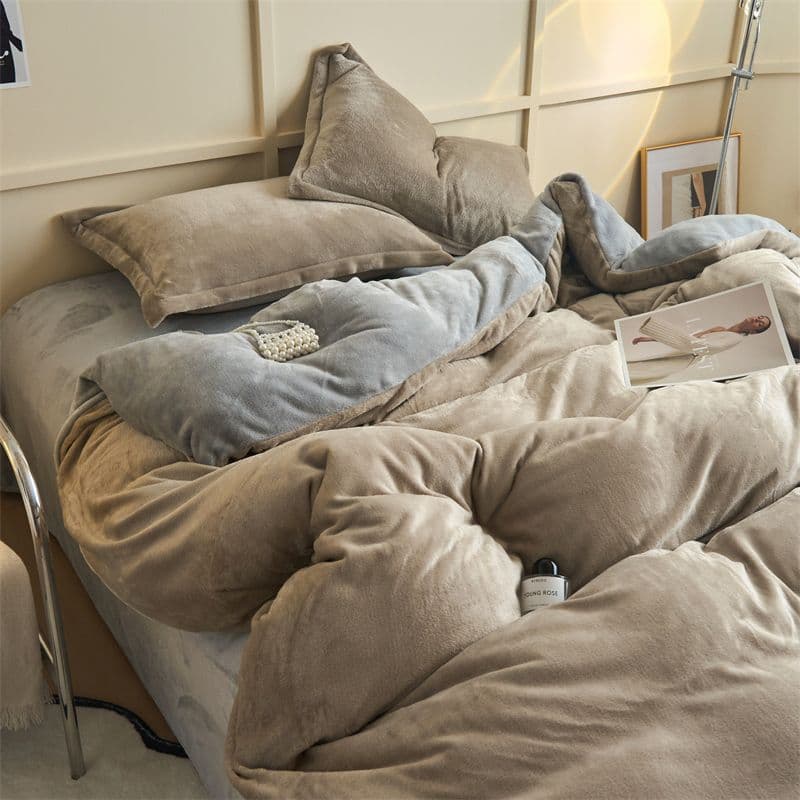 Winter warm solid color flannel four-piece set, double-sided fleece duvet cover, thickened bedding three-piece set, coral fleece factory