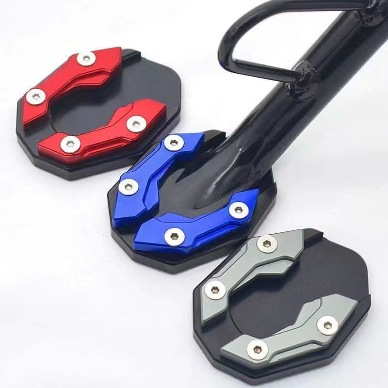 New enlarged electric vehicle footrest pad aluminum alloy aesthetic heightening pad large contact side stand support single support pad modification.