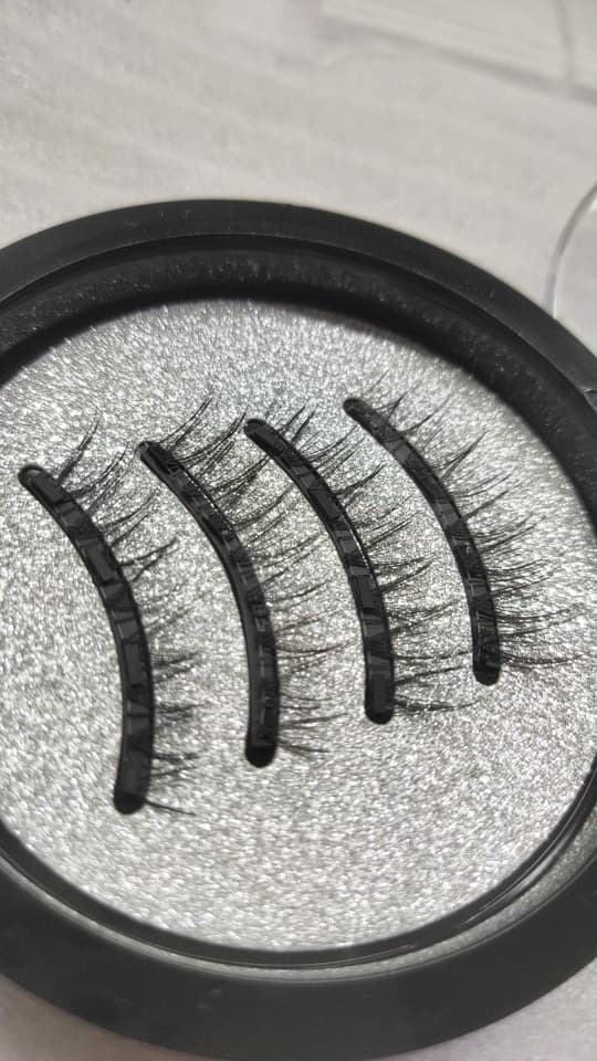 Glue-Free Quantum Magnetic False Eyelashes Collection One-Piece Daily Natural Long False Eyelashes with Mother's Look
