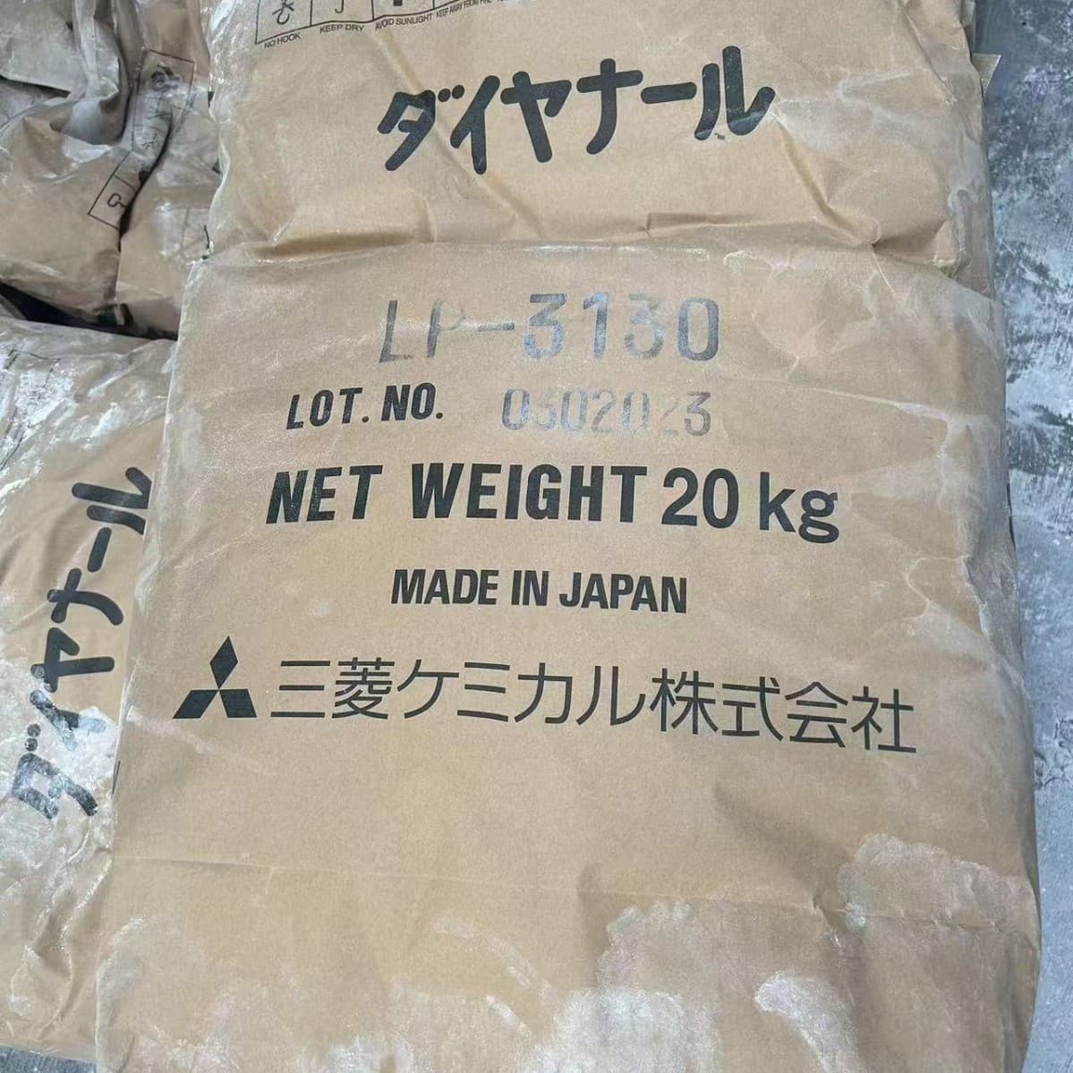 Japanese Mitsubishi PMMA powder microspheres LP-3130, high slip properties, ultrafine powder, narrow molecular distribution.