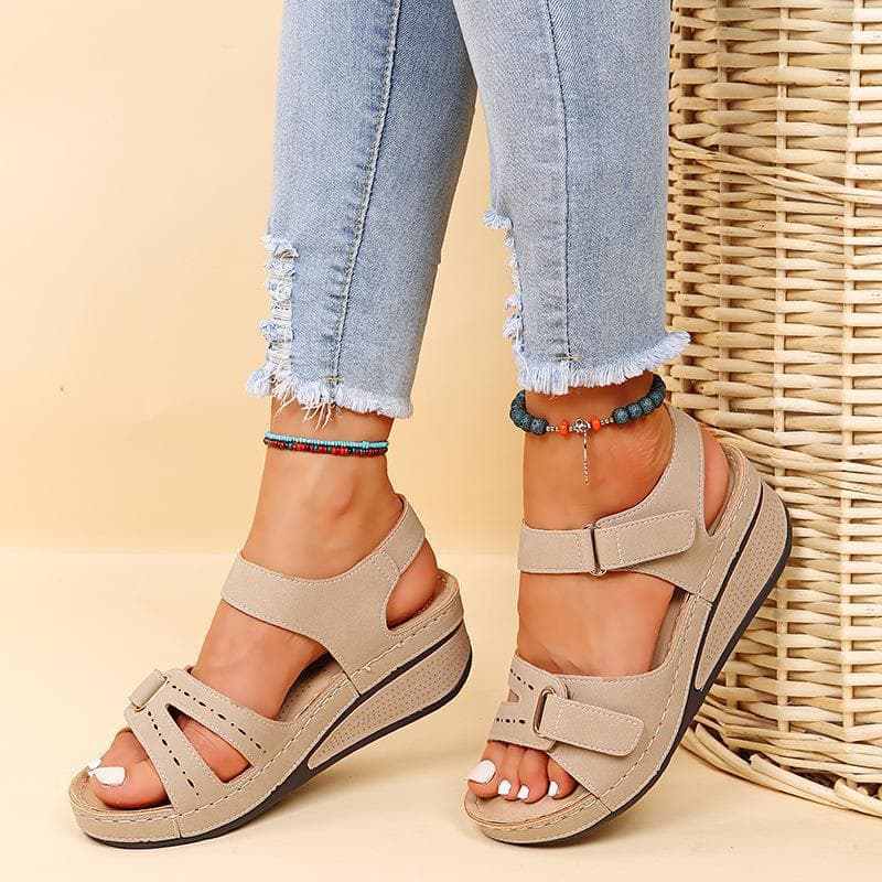 2026 Summer New Retro Women's Sandals Stitched Hole Sandals Large Size Round Toe Wedge Heel Comfortable Sandals