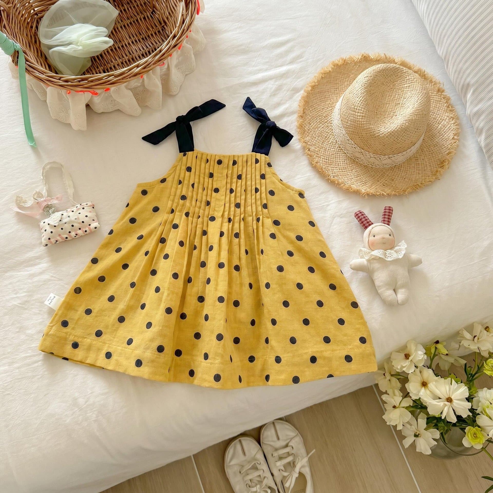 Girls summer polka dot suspender dress 2026 new small and medium-sized children's bow fluffy princess children's skirt yellow