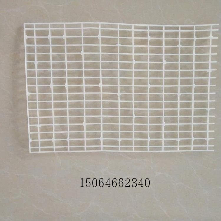 Plastic chicken coop mats, plastic mats, plastic grid flooring, hen egg rolling nets, plastic mesh to protect chicken coops and eggs.