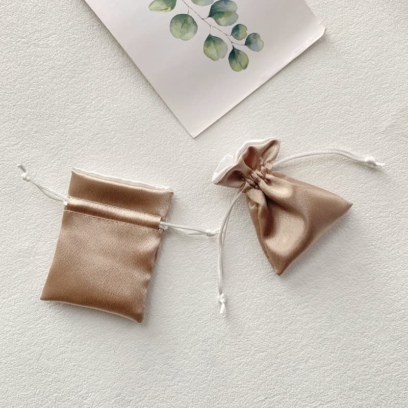 Double-layer silk drawstring bags with a smooth, glossy finish, perfect for jewelry, accessories, and gift storage packaging.
