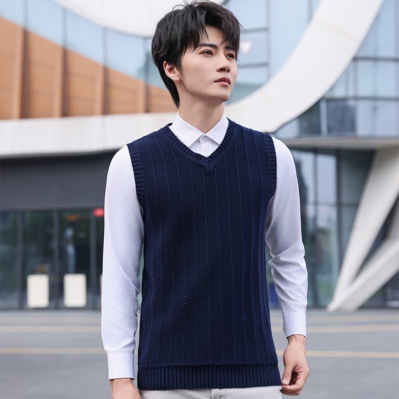New Korean-style Knitted Vest for Men, V-Neck, Solid Color Wave Jacquard Sleeveless Waistcoat for Autumn/Winter