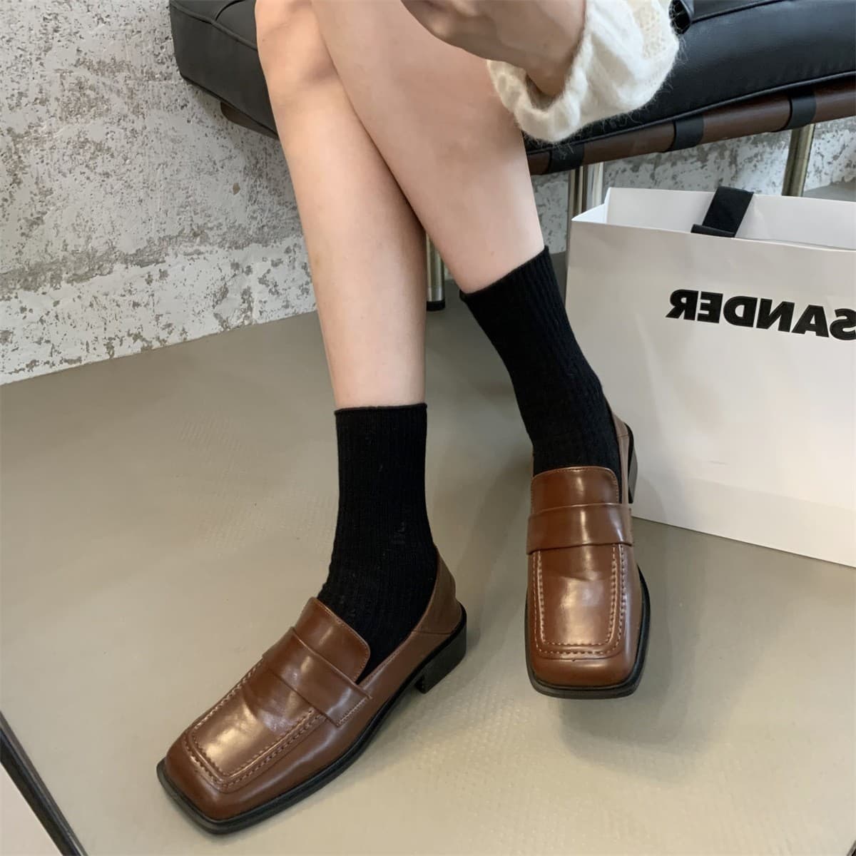 Autumn 2023 British Leather Shoes Women's New Korean Retro Square Toe Student Slip-on Loafers Women's Thick Heeled