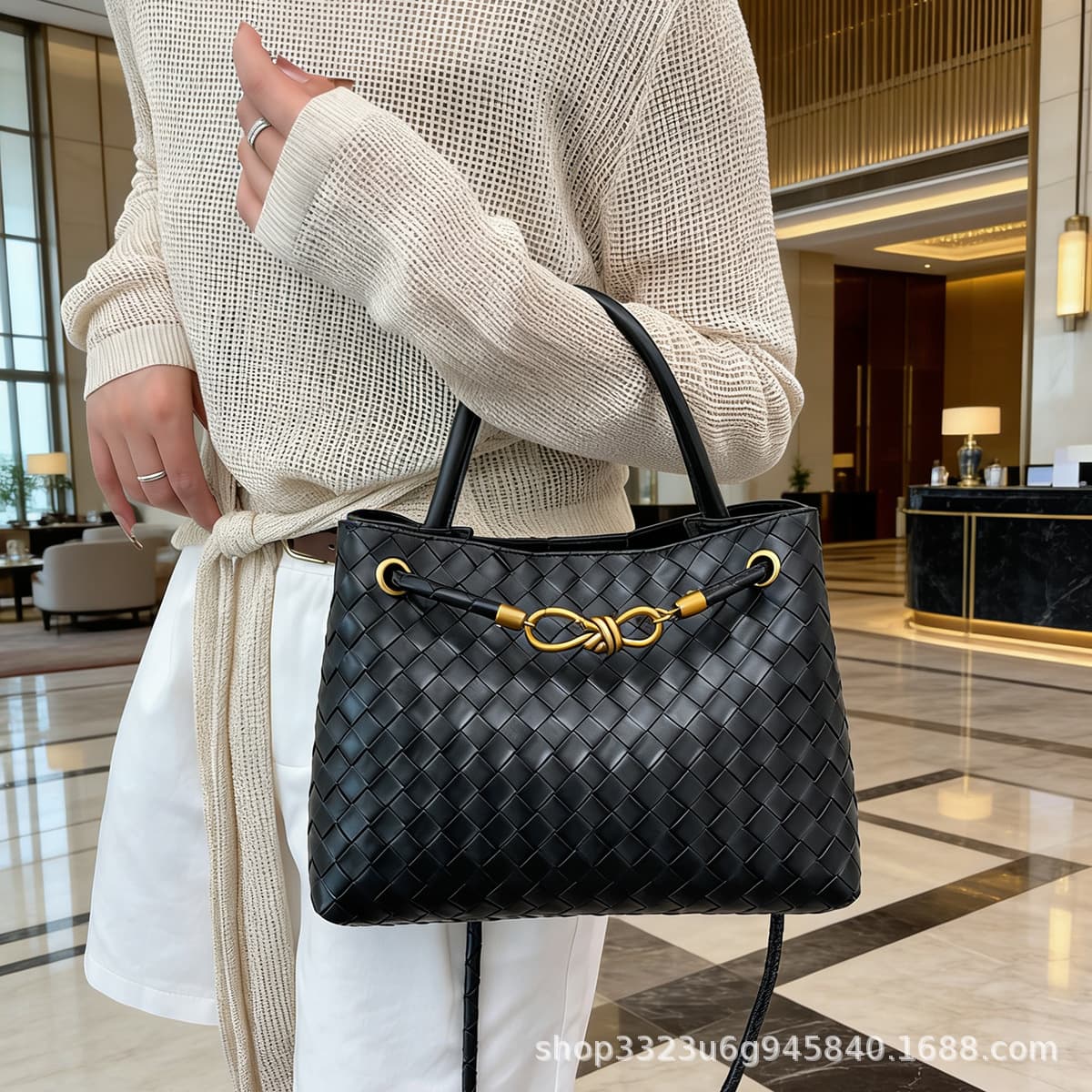 Niche Design New Leather Woven 2026 Tote Handbag Large Capacity Women's Bag Quilted Crossbody Backpack