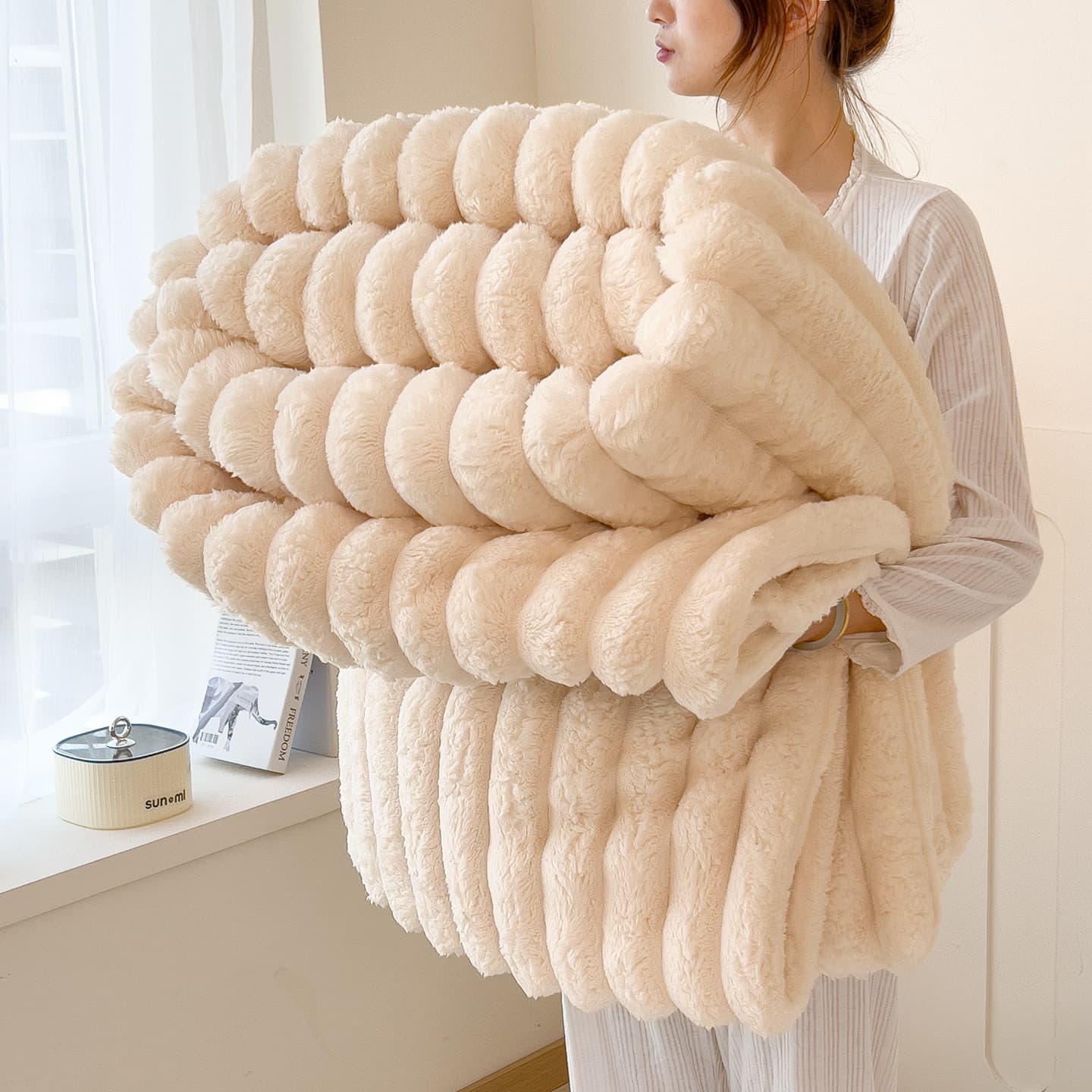 Rabbit fleece autumn/winter high GSM flannel striped blanket, multi-functional office cover, sofa blanket for cross-border dropshipping