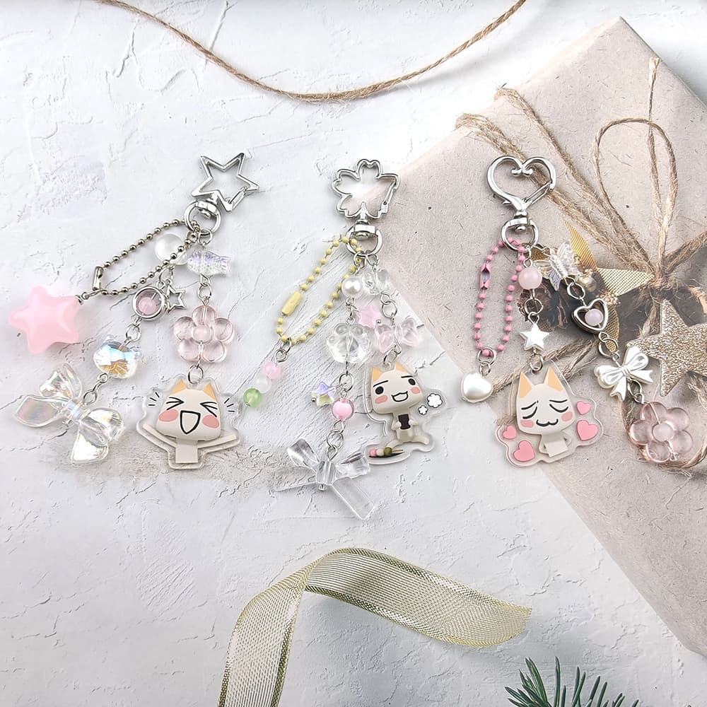 Japanese cartoon Hakivali white cat beaded chain soft girl pink love flower acrylic keychain