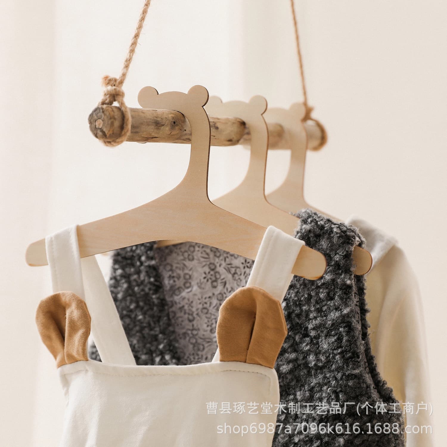 Wooden Children's Clothing Hanger, Bear-Shaped Wooden Kids Hanger, Creative Home Decoration, DIY Kids Room Decor