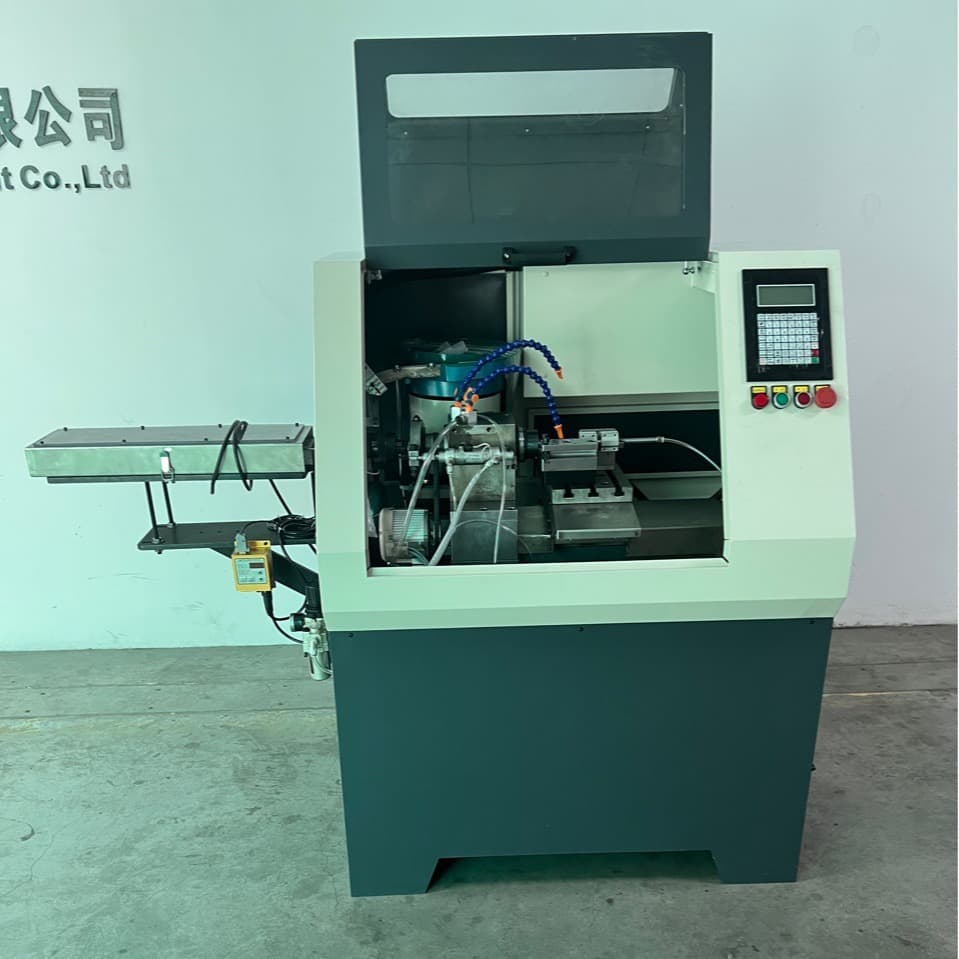 Fully automatic rear-feeding CNC lathe with open-loop control for metal processing Fully automatic full-cover rear-feeding instrumented lathe