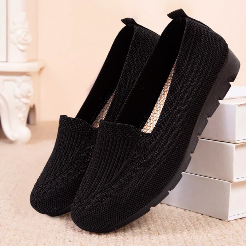 Wholesale flyknit women's shoes new style casual comfortable export women's shoes lightweight soft sole breathable middle-aged mom shoes