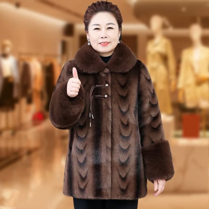 Mother's winter wear mink velvet fleece-lined thick warm coat, fashionable grandma coat, middle-aged and elderly wealthy lady style.