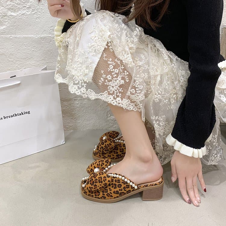 Cute Large Bow Pearl Mule Slippers for Women 2026 New Open Toe Thick Sole Comfortable Beige