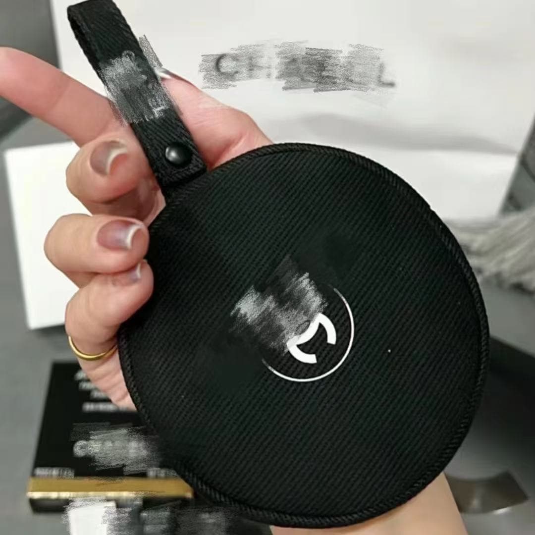 Counter Points Gift Coin Purse, Classic Black and White Simple Small Round Bag That Can Be Used as a Hanging Bag, Simple, Compact and Cute