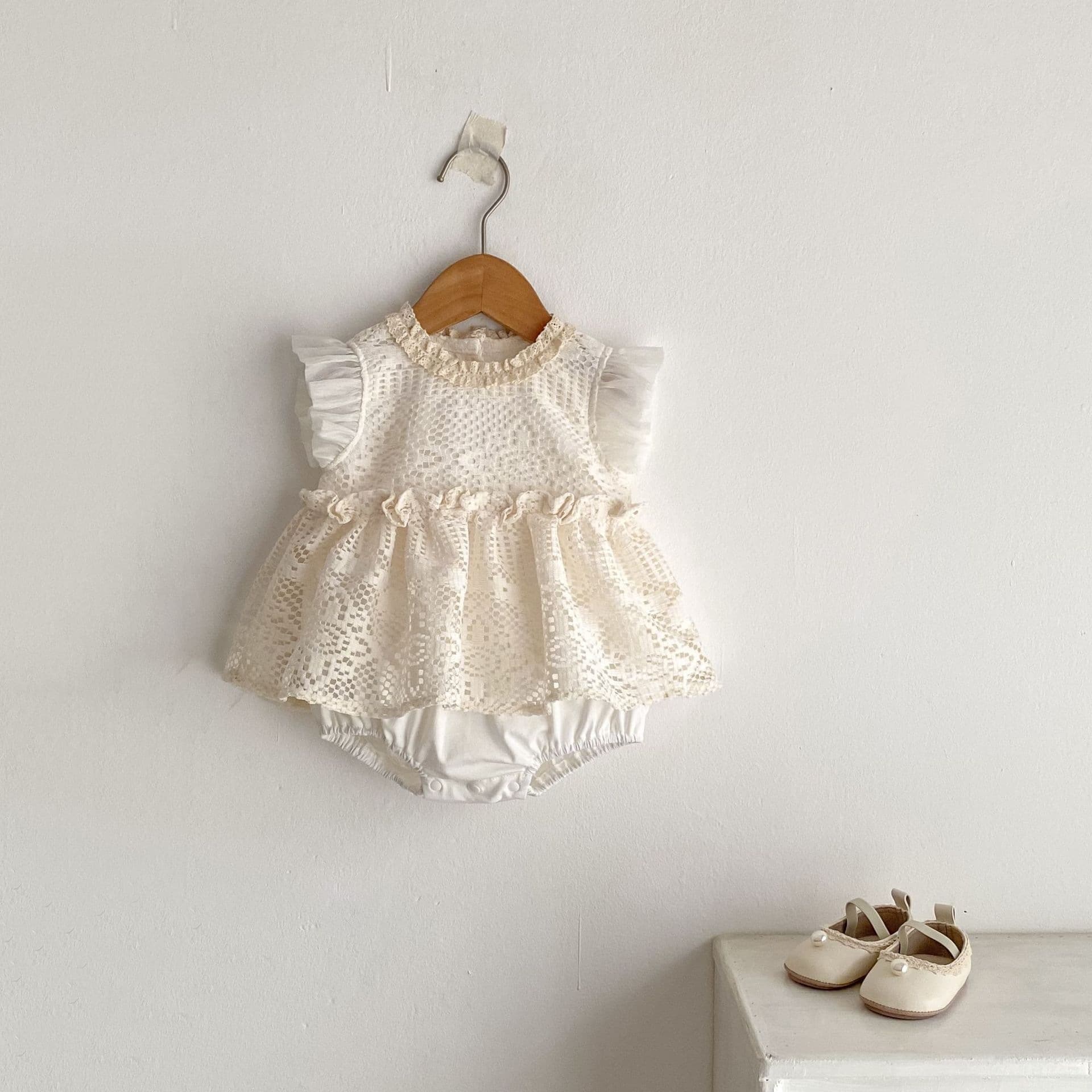 2026 Summer Girls Sweet Princess Dress Baby Girl 100 Days Banquet Dress Small Flying Sleeves Fashionable Lace Cover Skirt