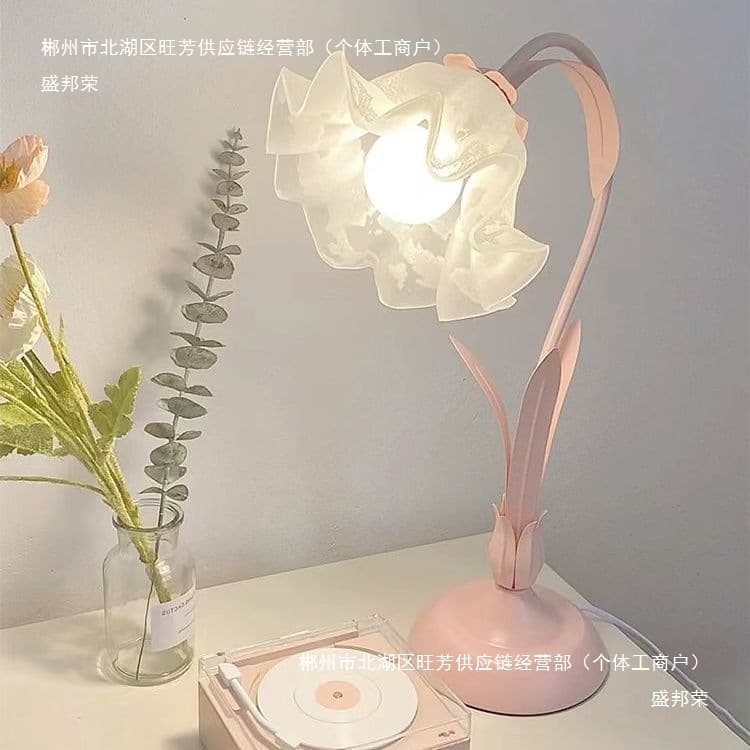 Bedroom bedside table lamp, internet-famous ins-style, pastoral floral ambiance night light, student study eye-care desk lamp