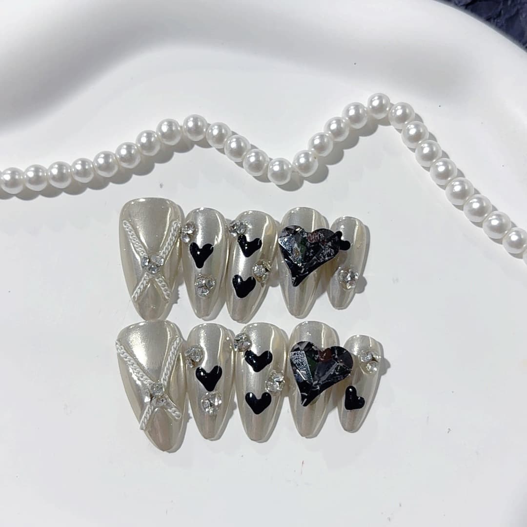 Hot-Selling Cross-Border Almond-Shaped Glossy Chain Heart Rhinestone Handmade Wearable Nails Whitening Fake Nails