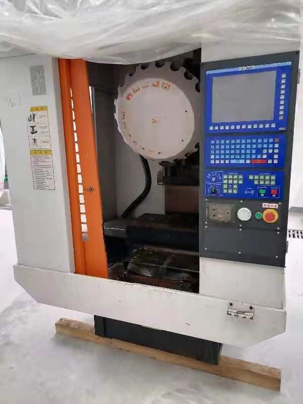 Transferring a batch of Taiwan brand Junly CNC drilling and milling center machines, Taiwan Cifu system, model TC-500.