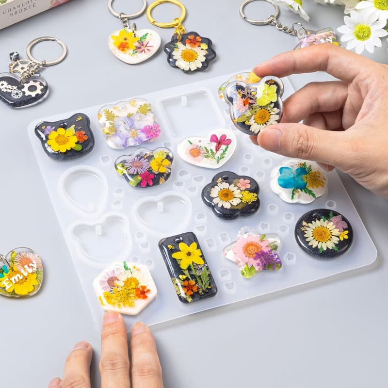 Sweet DIY Resin Keychain Silicone Mold with Holes, 16 Pieces, UV Resin for Beginners