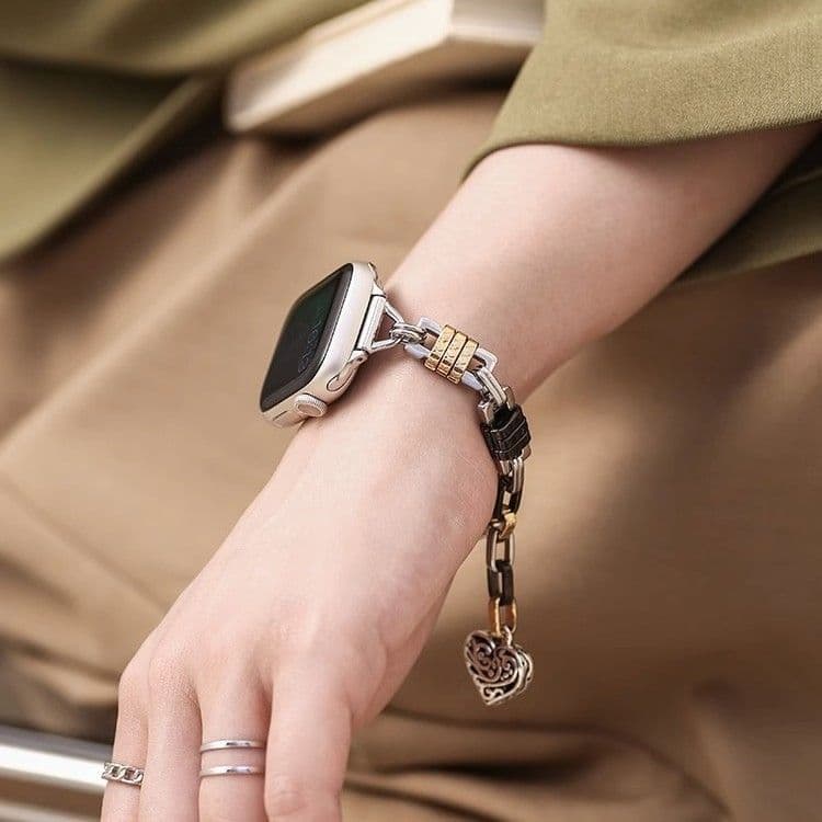 Retro Metal Heart Pendant Watch Band with Chain for Women Compatible with Apple Watch 8/7 Band Apple Watch 6/5/4/3/2