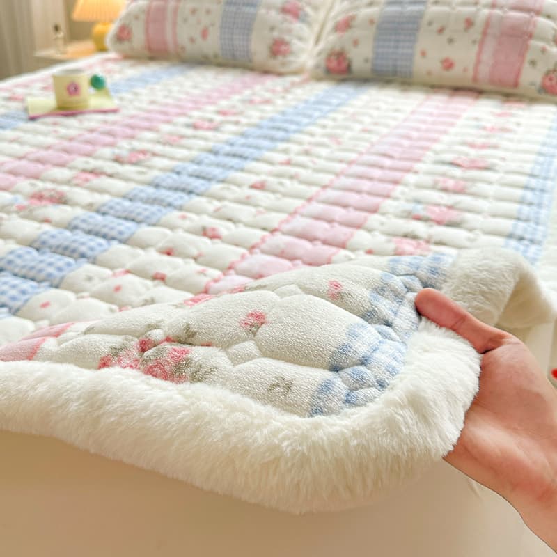 ins naked sleeping milk velvet mattress three-piece set autumn and winter thickened warm quilted mattress non-slip baby velvet soft cushion