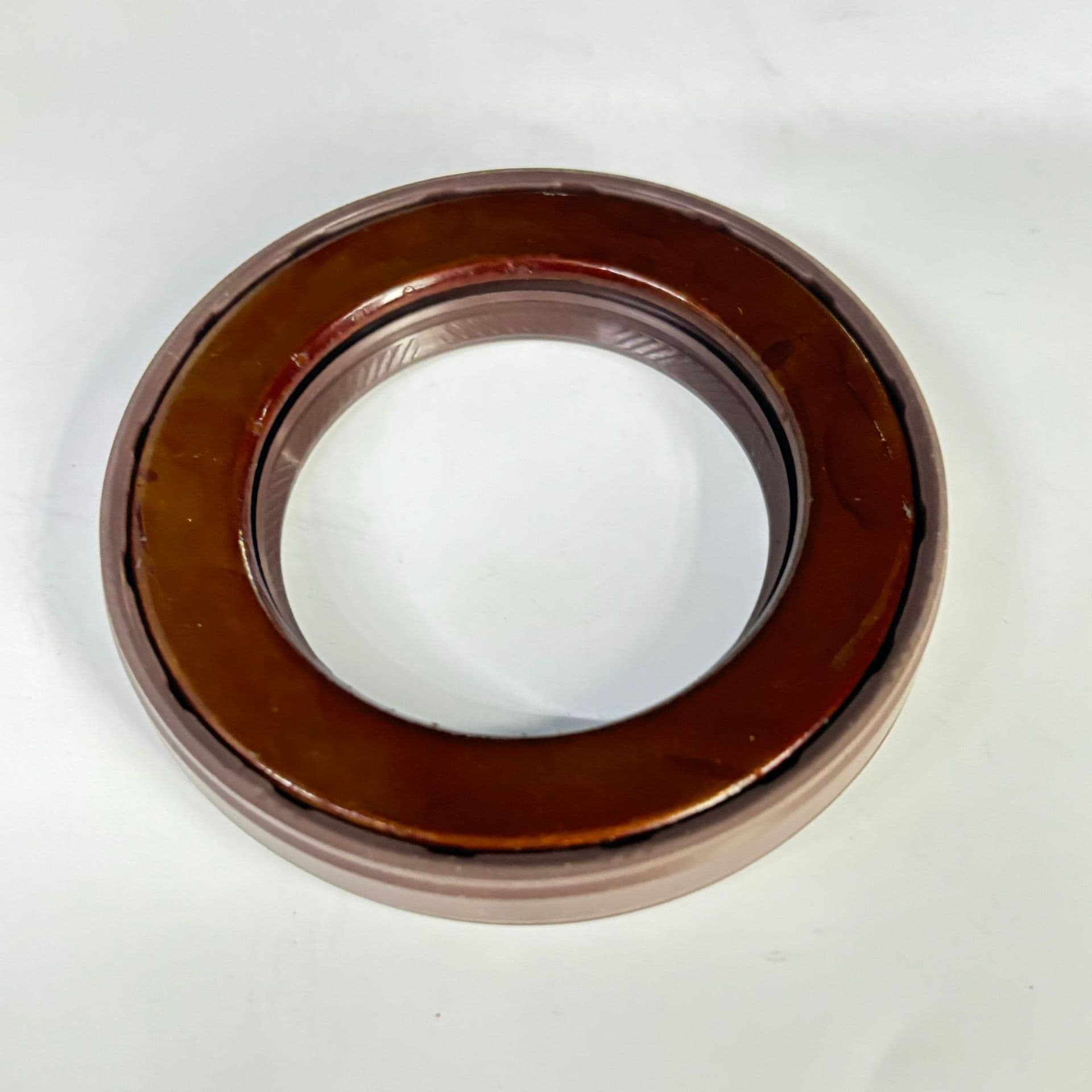 6843112 Axle Oil Seal Compatible with Volvo S40/XC90/V70 Rubber Oil Seal Auto Parts