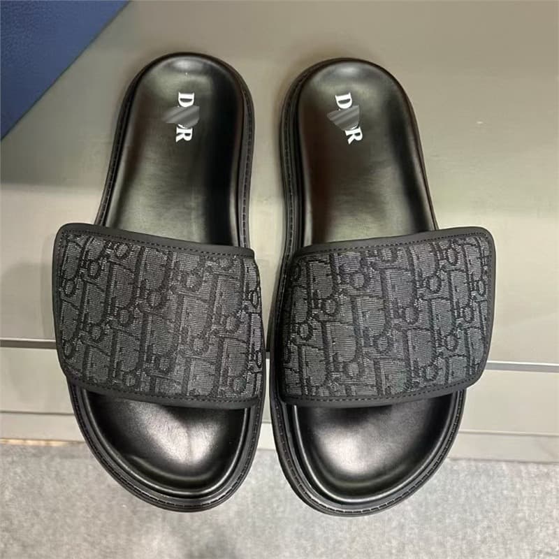 European Station Trendy Brand Fashion 2026 Summer Men's Shoes High-End Outdoor Slippers Men's Sandals Flip-Flops Men's Sandals