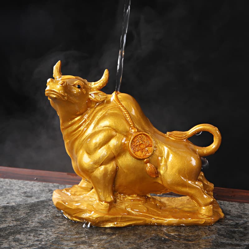 Factory direct sales of the "Turning the Tide" color-changing tea ornament, a creative and auspicious golden bull tea set accessory.