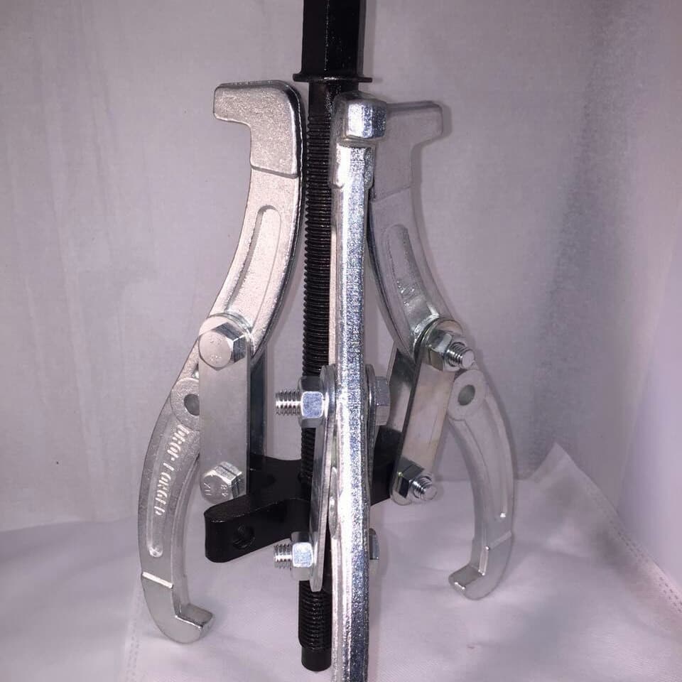 Dual-hole multi-purpose high-quality carbon steel forged three-jaw puller, available in multiple sizes: 6", 8", 10", 12", 14", 24".
